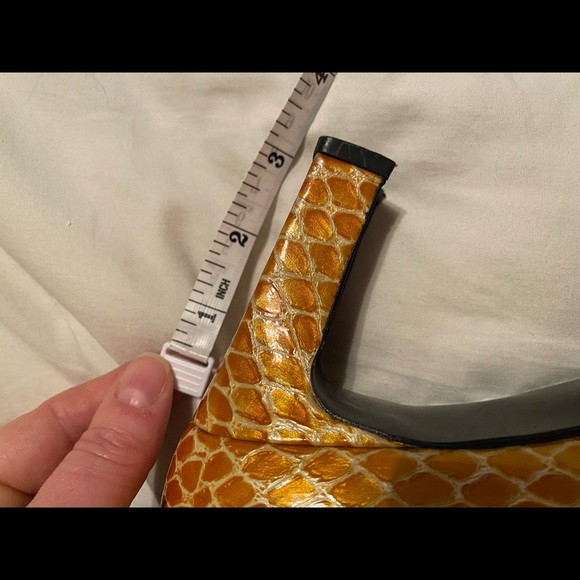 Stuart Weitzman Gold Snake Square Toe Pump - Picture 10 of 10